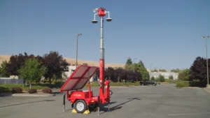 A security trailer standing guard over a parking lot, providing AI-powered security without being connected to the power grid. 